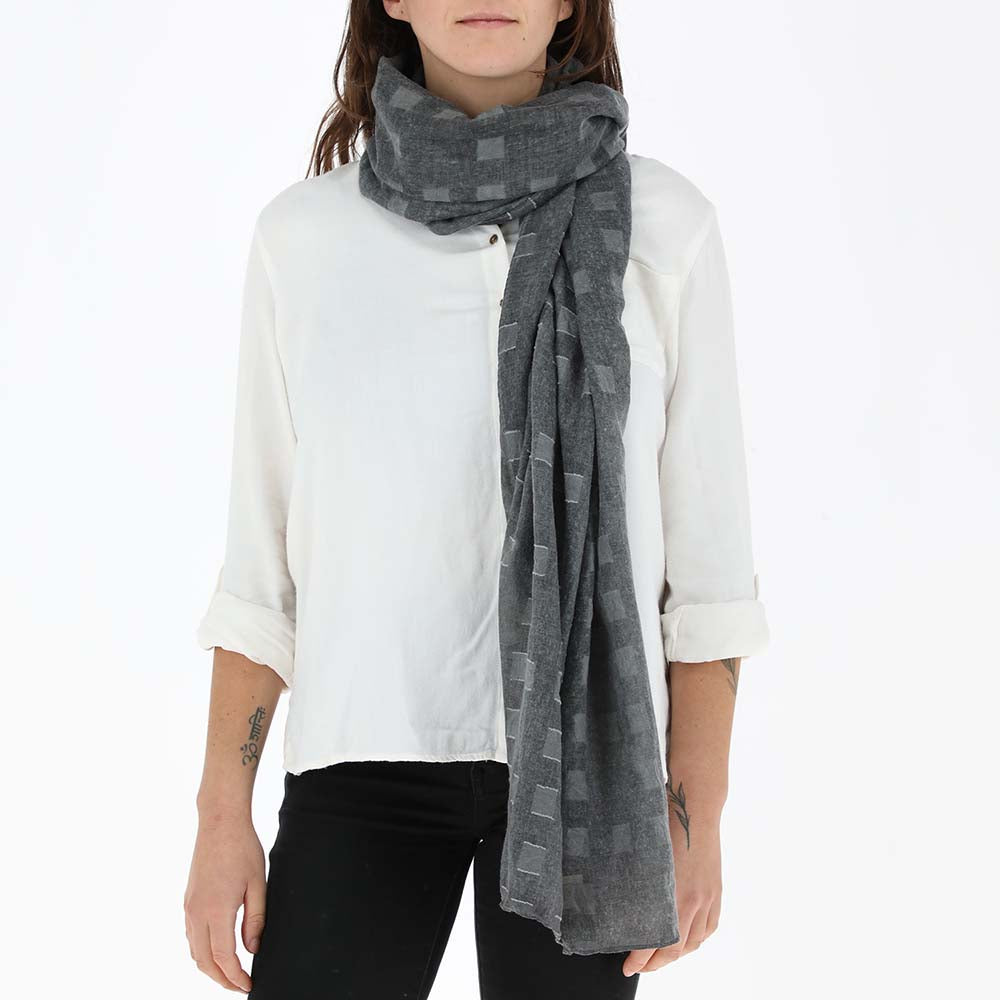 Pañuelo Liso Cuadros Negro Humana