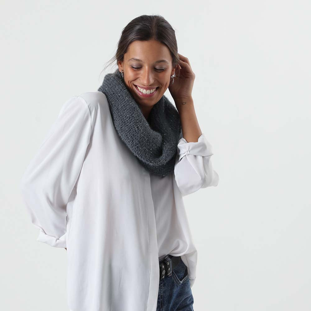 Cuello Gris Azúfre Humana