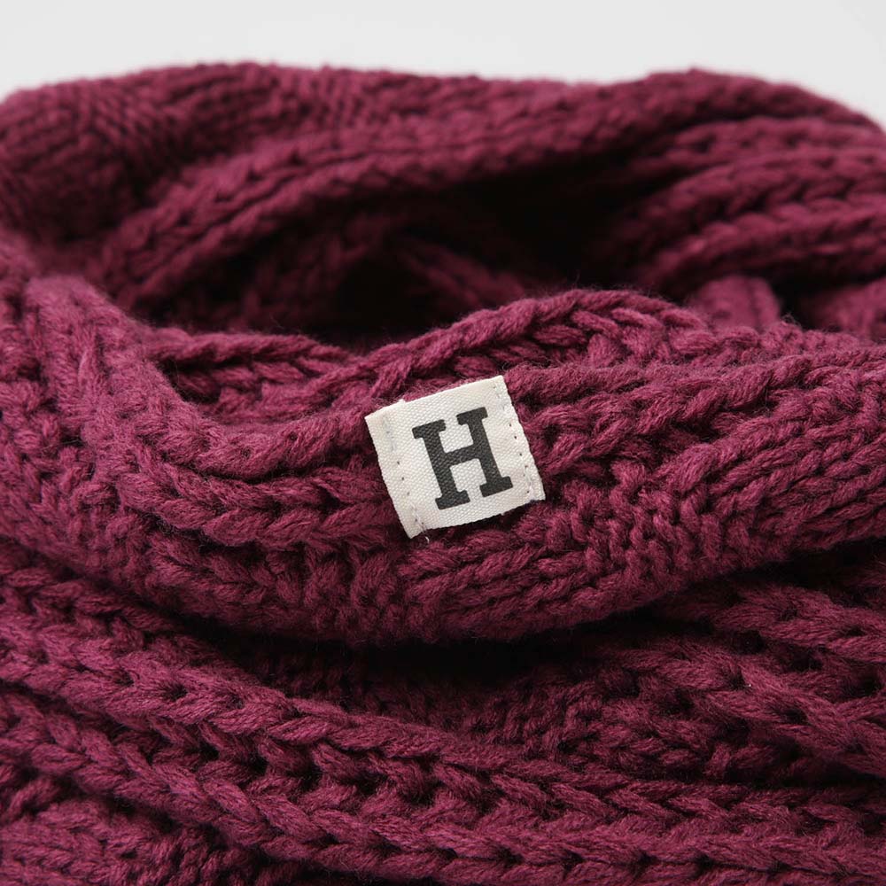 Cuello Tejido Entrelazados Rojo Humana