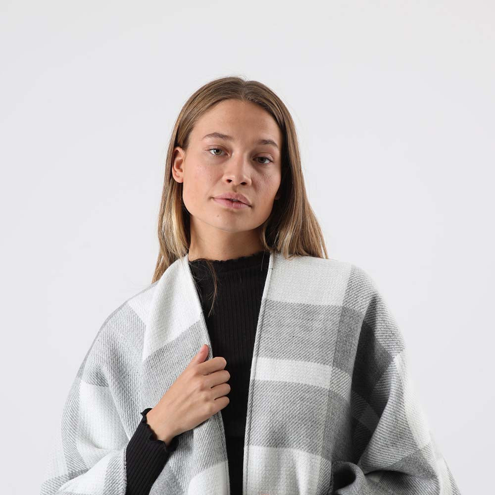 Poncho Tejido Zigzag Negro Humana