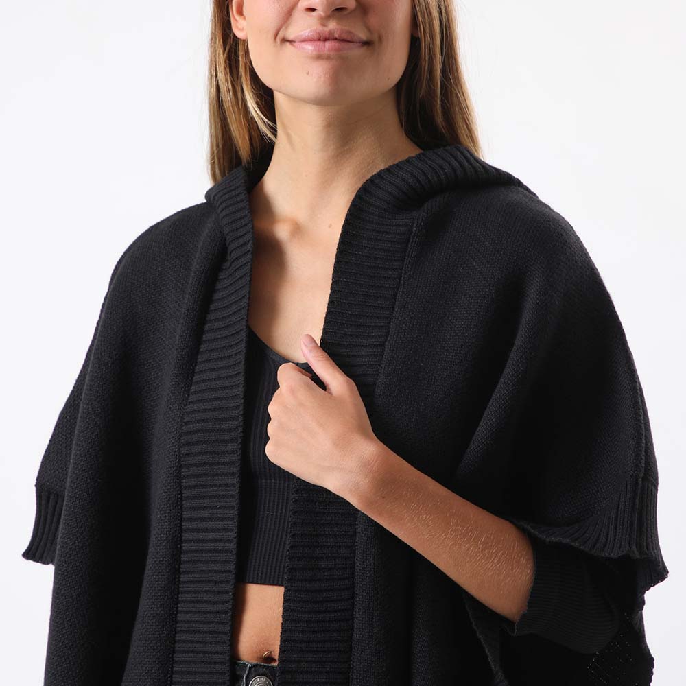 Poncho Abierto Negro Humana