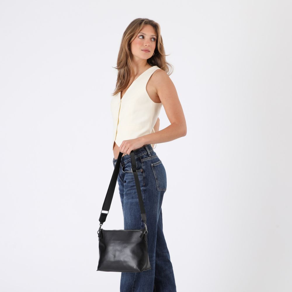 Cartera Bandolera Berta Ecocuero Negro Humana