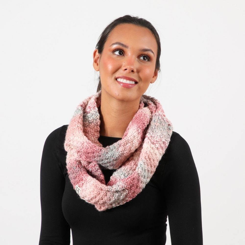 Cuello Janelle1 Multicolor Humana