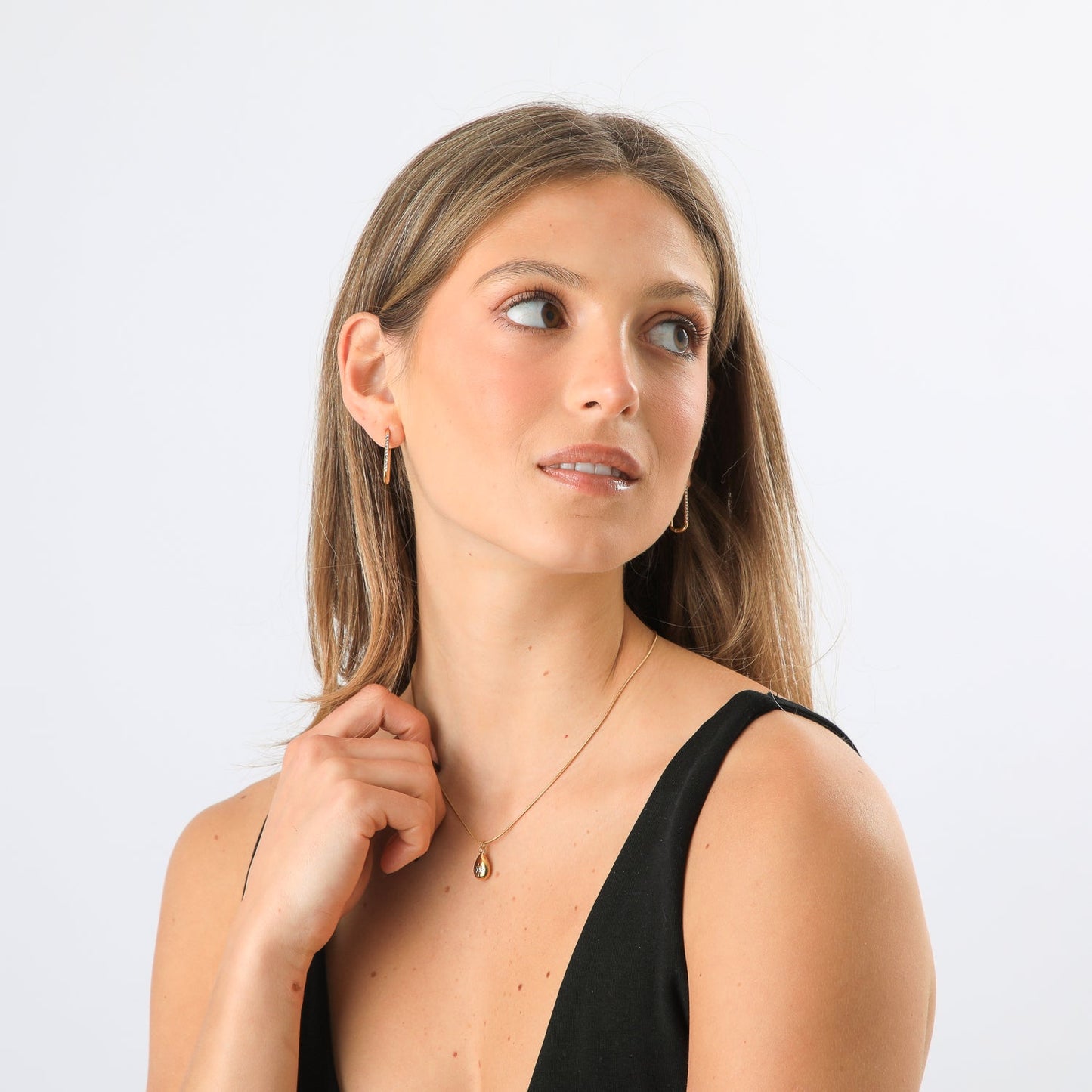 Collar Corto Isis Dorado Humana