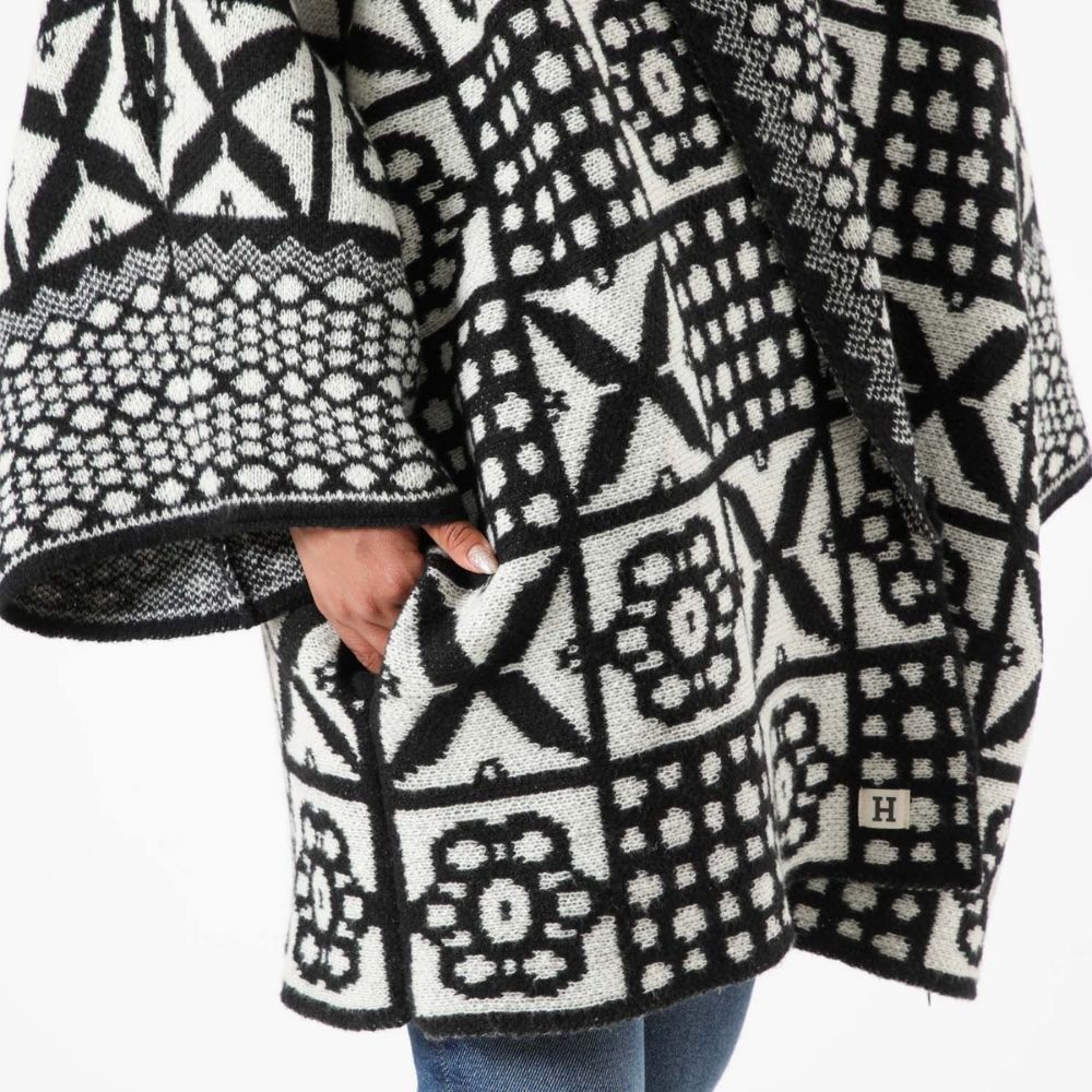Poncho Alicia Blanco Humana