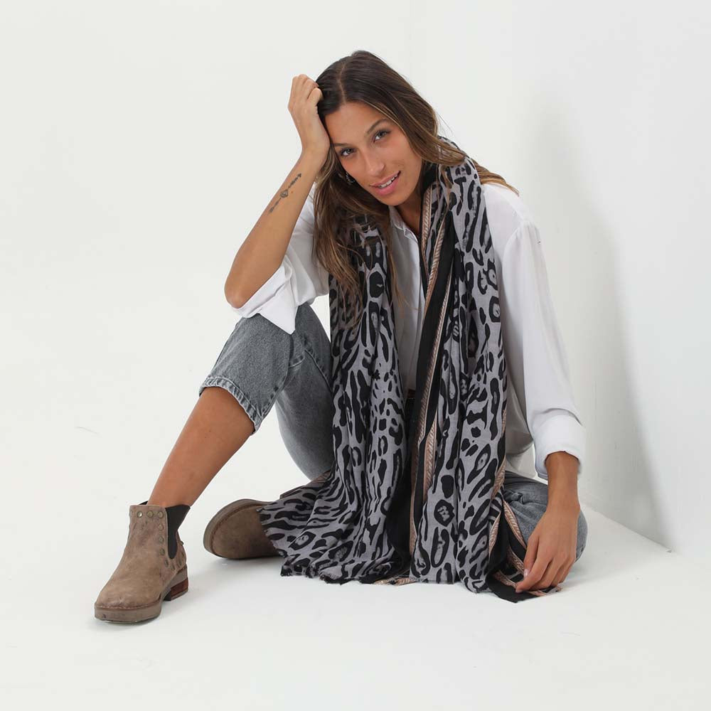 Pañuelo Estampado Gris Merida Tatienne