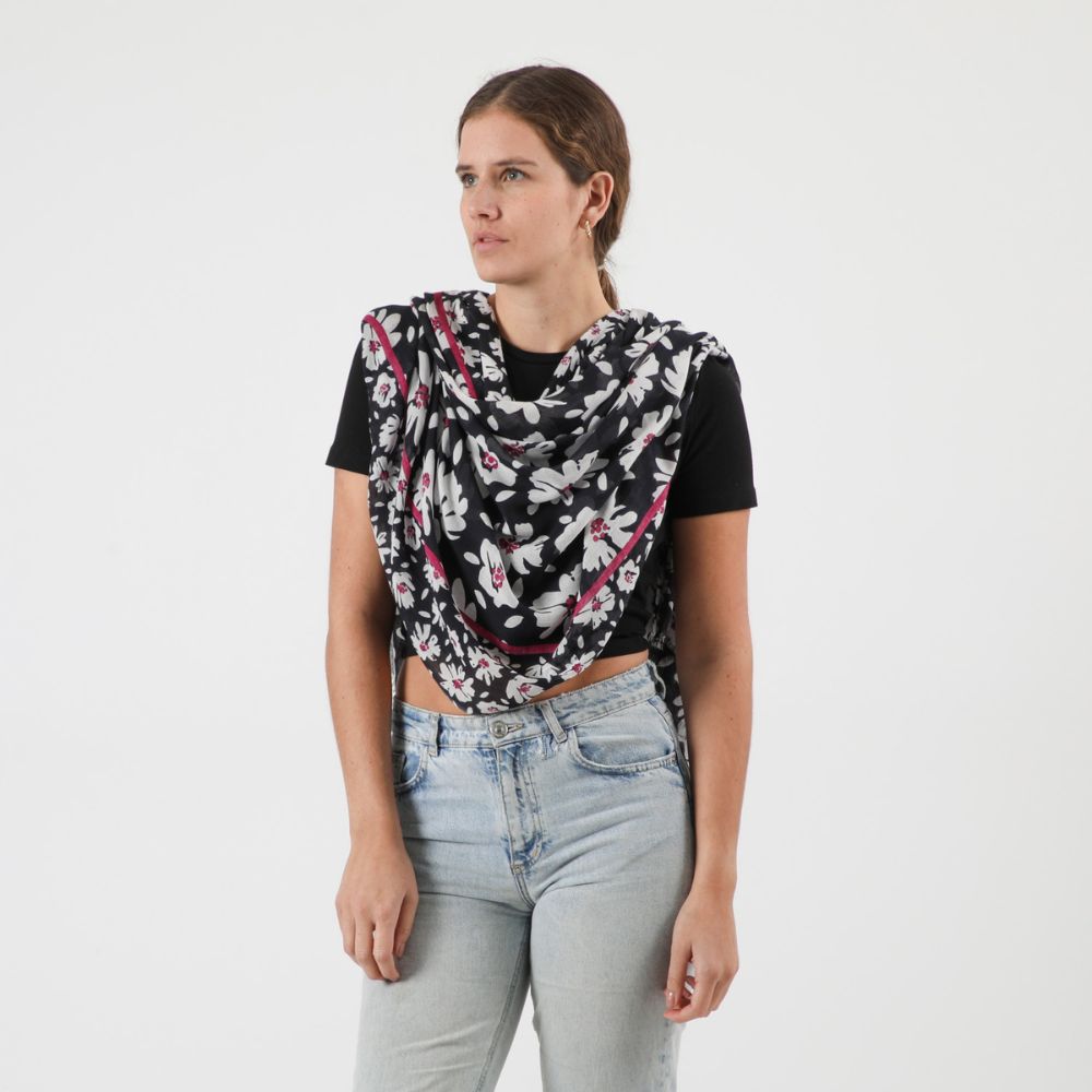 Pañuelo Estampado Aralia Negro Humana