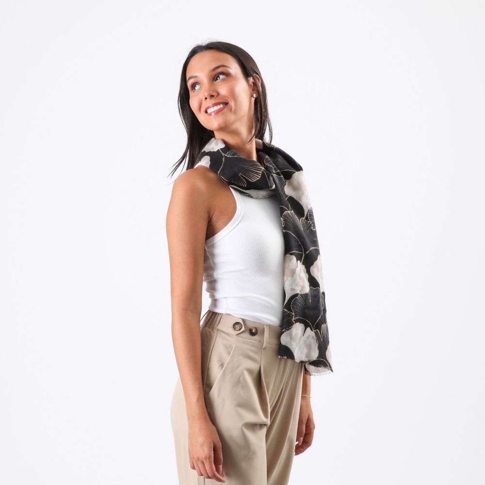 Pañuelo Estampado Elena Gingko Negro Tatienne