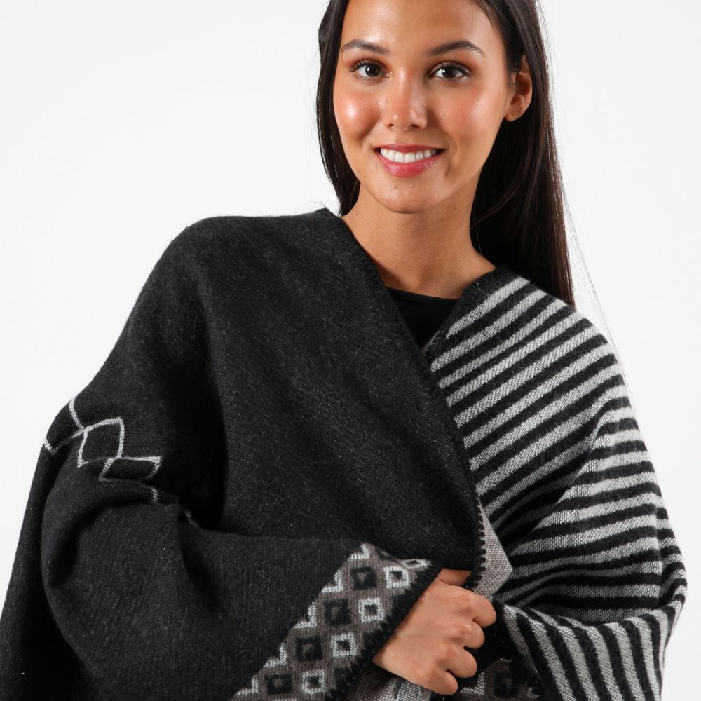 Poncho Marta Negro Tatienne