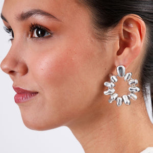 Aros Mediano Escultura Plateado Humana