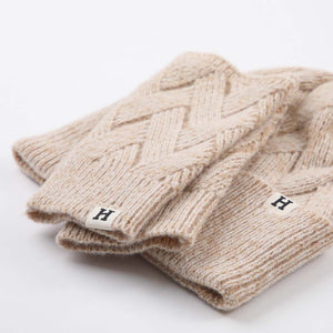 Set De Gorro Tejido Y Guantes Cortos. Redes Café Humana