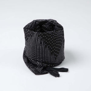 Pañuelo Estampado Llucia Negro Humana