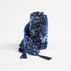 Pañuelo Estampado Alan Azul Borlas Humana