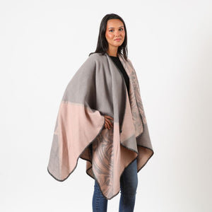Poncho  Ilona Rosado Tatienne