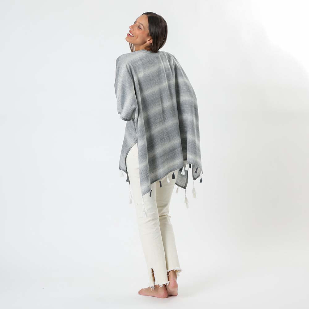 Kimono Lineal Gris Humana