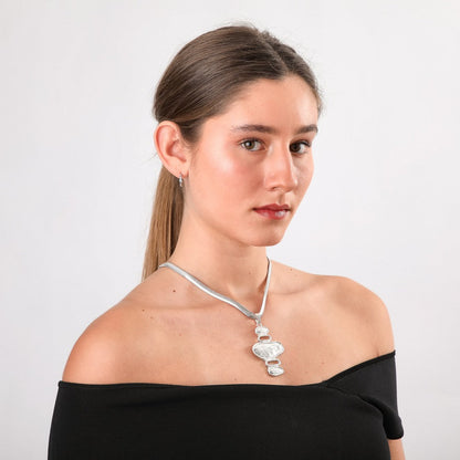 Collar Corto Iro Plateado Humana