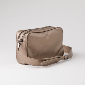 Cartera Bandolera Betsy Ecocuero Bronce Humana