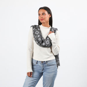 Pañuelo Estampado Clivia Negro I-D