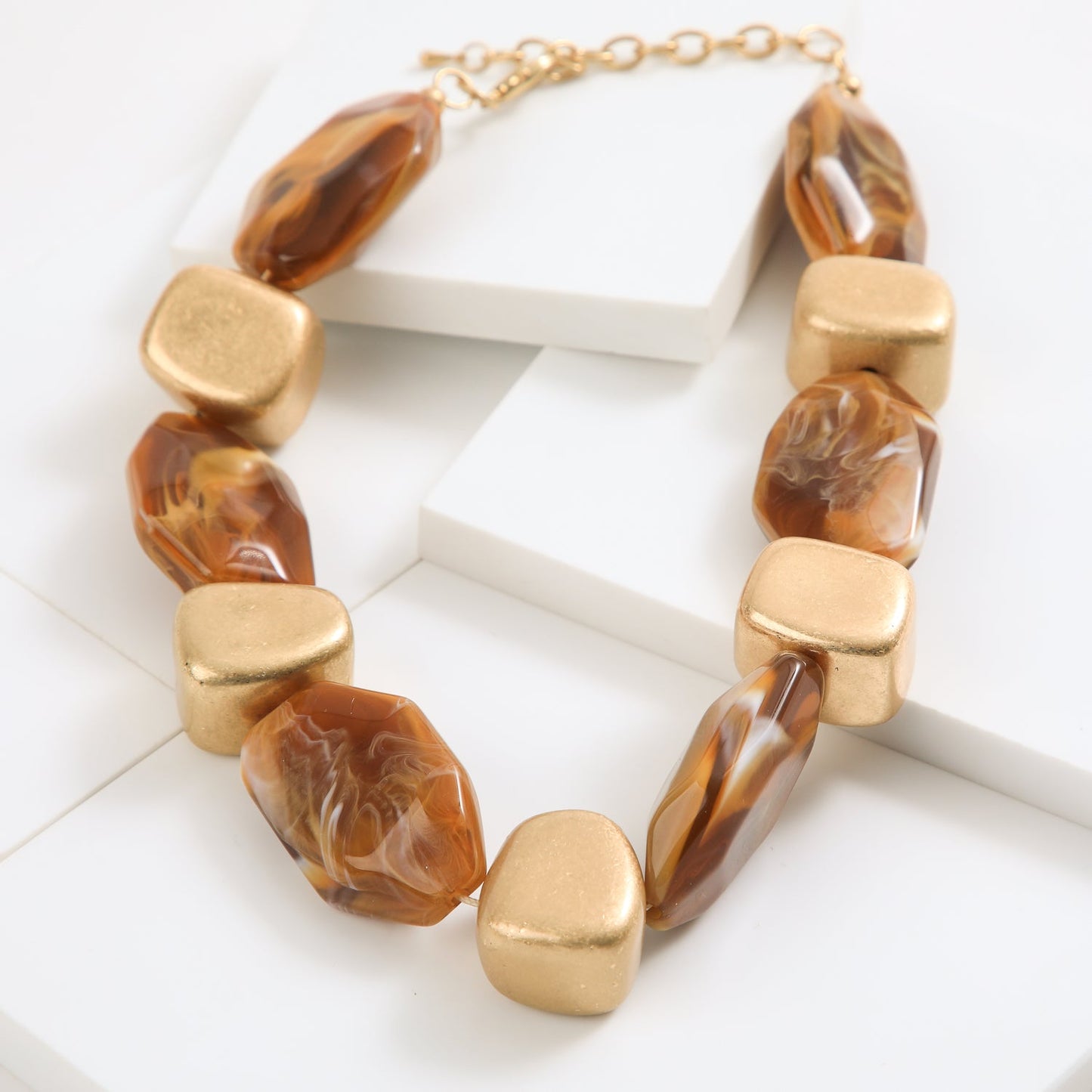 Collar Corto Kesi Dorado Humana