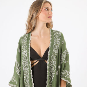 Kimono Capri Verde bordado floral Tatienne