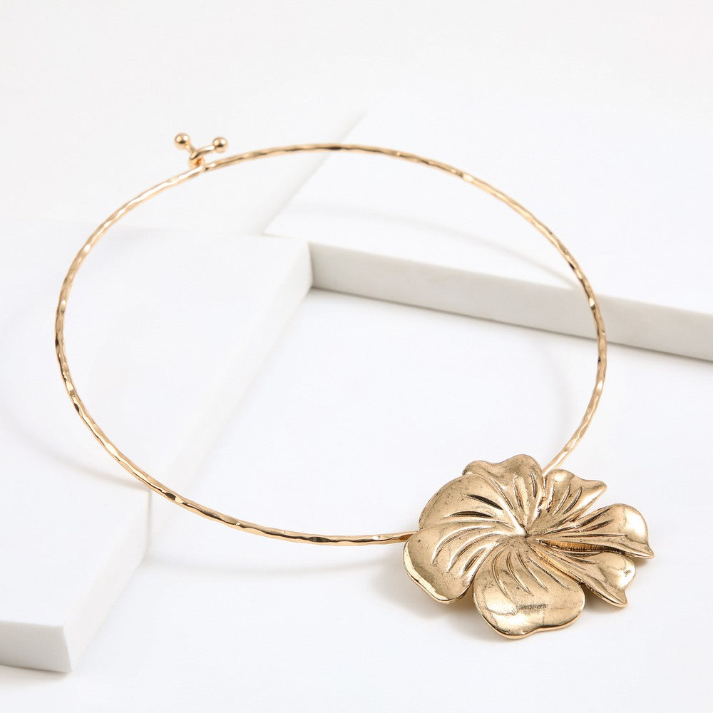 Collar Corto Grove Dorado Humana