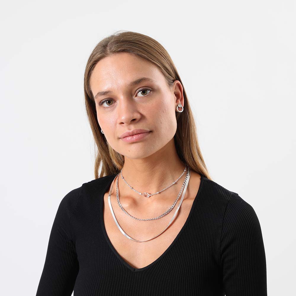 Collar Corto Minimal Plateado Humana