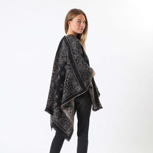 Poncho Paisely Negro Humana