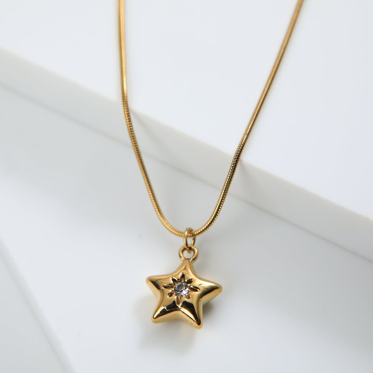 Collar Corto Nut Dorado Humana