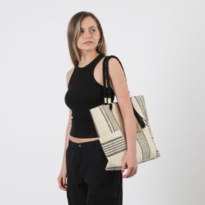 Cartera Tote Ficus Tejida tipo rafia blanco Playa ID