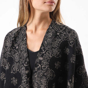 Poncho Paisely Negro Humana