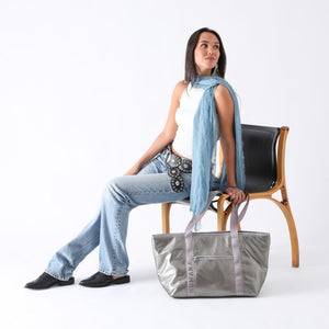 Cartera Tote Dana Nylon Plateado Humana