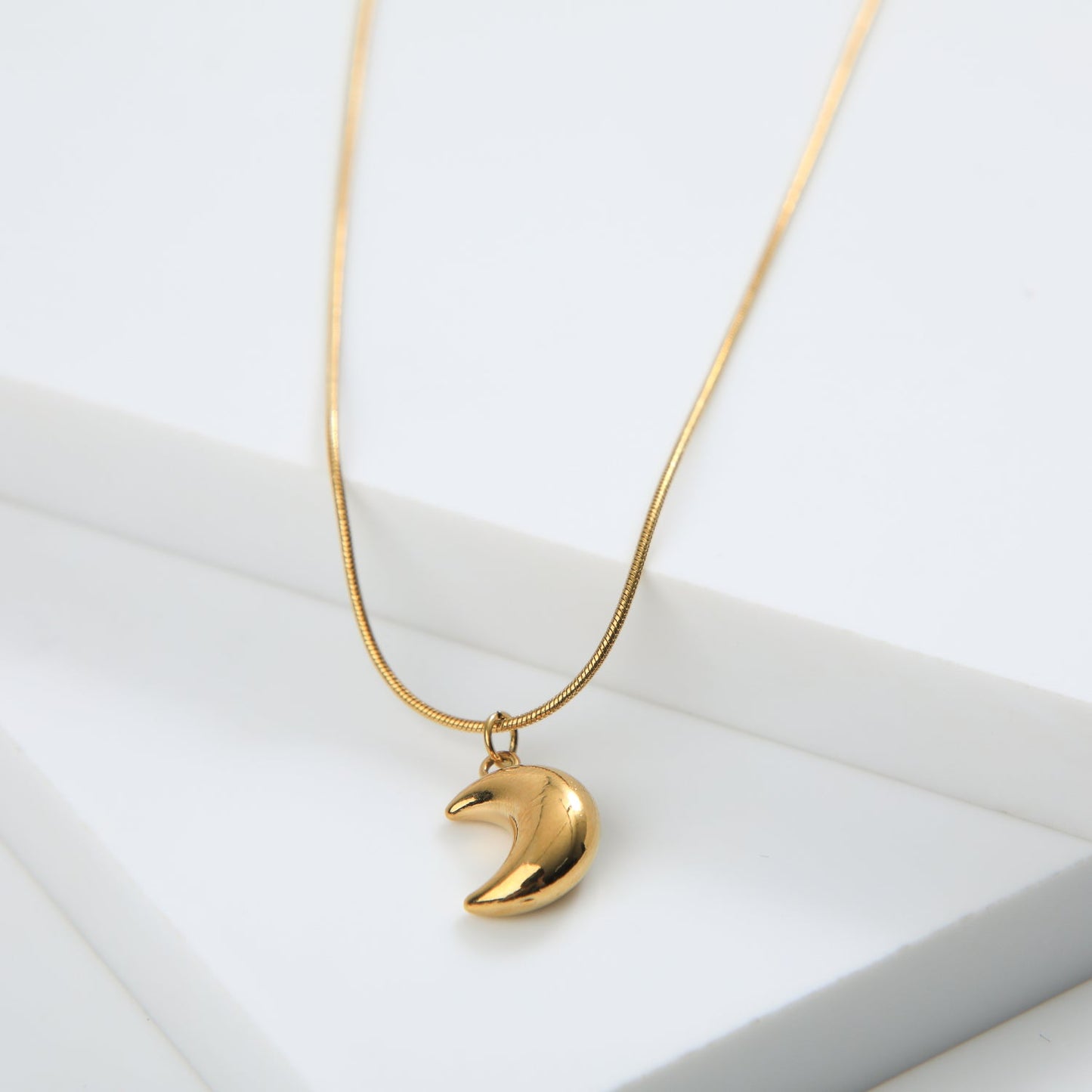 Collar Corto Bastet Dorado Humana