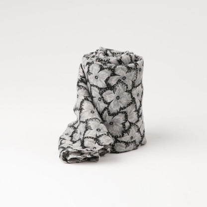 Pañuelo Estampado Eloise Floral Negro Tatienne