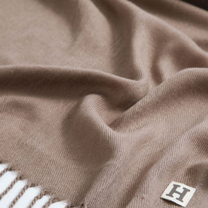 Pañuelo Liso Amelia Taupe Humana
