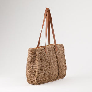 Cartera Tote Mona Tipo Rafia Tejida Café Playa Humana