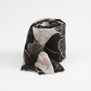 Pañuelo Estampado Elena Gingko Negro Tatienne