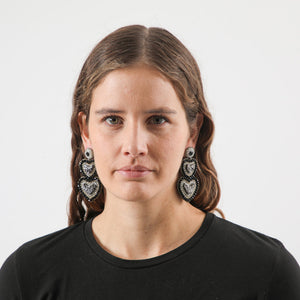 Aros Largo Corazón Negro Humana