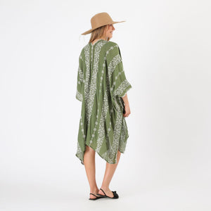 Kimono Capri Verde bordado floral Tatienne