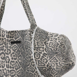 Set de Playa Cartera y Gorro Cayo Animal Print Gris Humana
