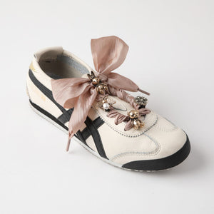 Cordones Con Charms Beige Humana
