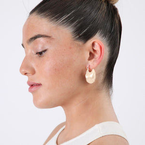 Argollas Lora Irregular doradas ID