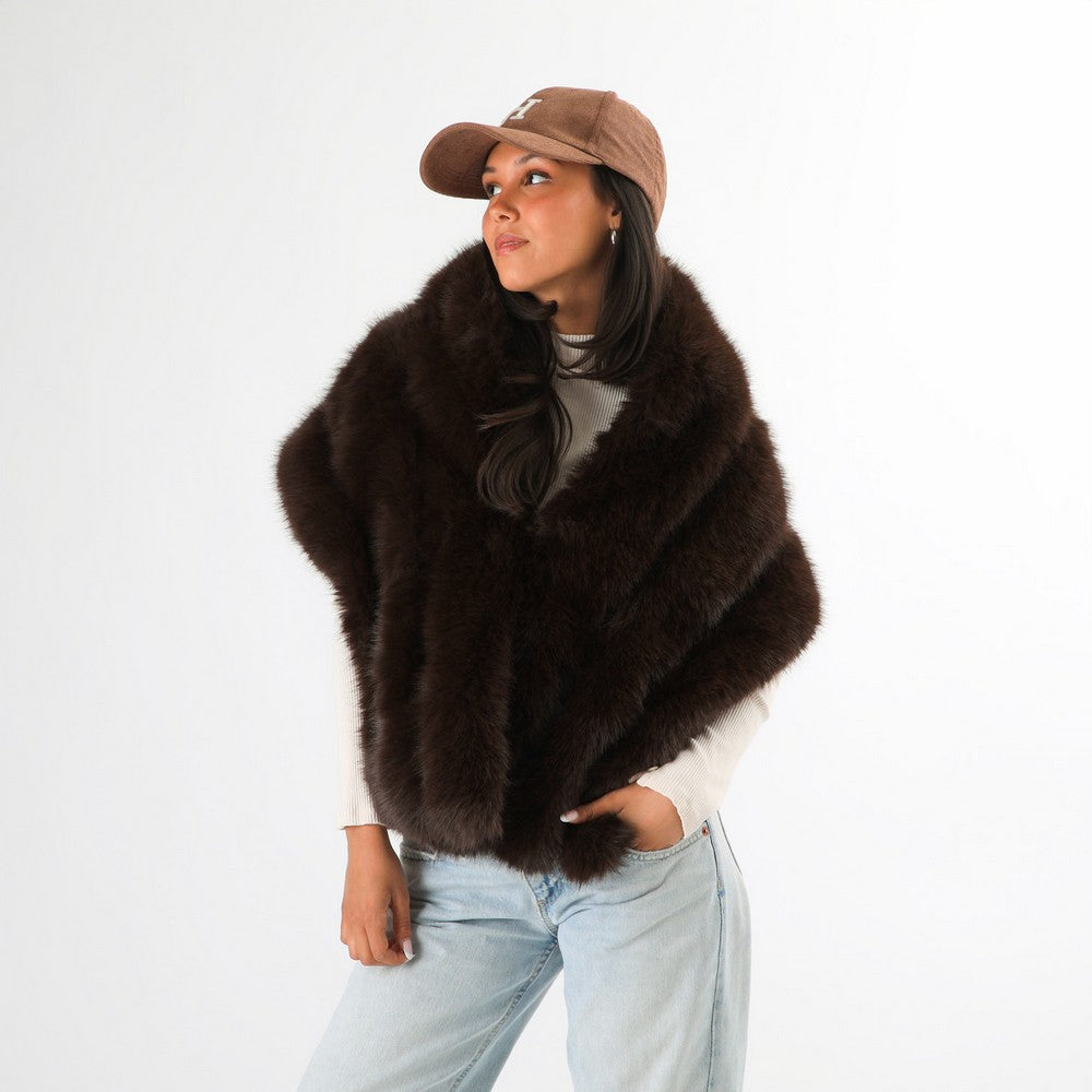 Estola Juli Brown Humana