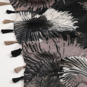 Pañuelo Estampado Nacho Negro Borlas Humana