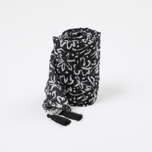 Pañuelo Estampado Adelfa Negro Humana