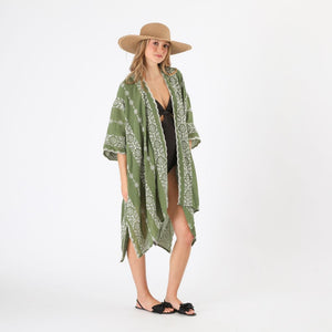 Kimono Capri Verde bordado floral Tatienne