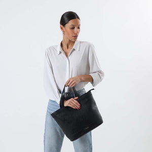 Cartera hombro Shaped Negra Tatienne
