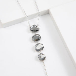 Collar Corto Piedras Plateado Humana