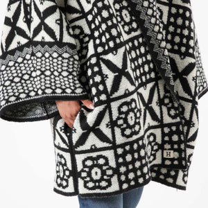 Poncho  Alicia Blanco Humana