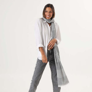 Pañuelo Liso Gris Franja Tatienne