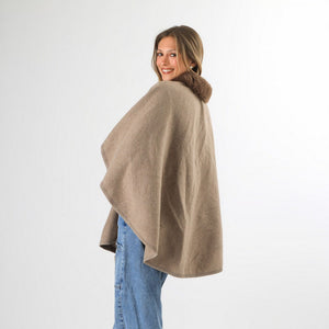 Poncho Pia Brown Humana